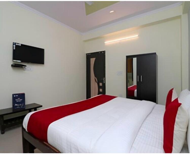 Hotel Aditya Residency Near Sector 63 Metro Station Noida Eksteriør billede
