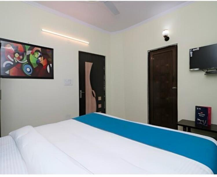 Hotel Aditya Residency Near Sector 63 Metro Station Noida Eksteriør billede