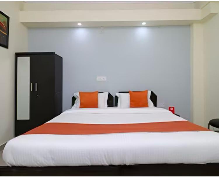 Hotel Aditya Residency Near Sector 63 Metro Station Noida Eksteriør billede