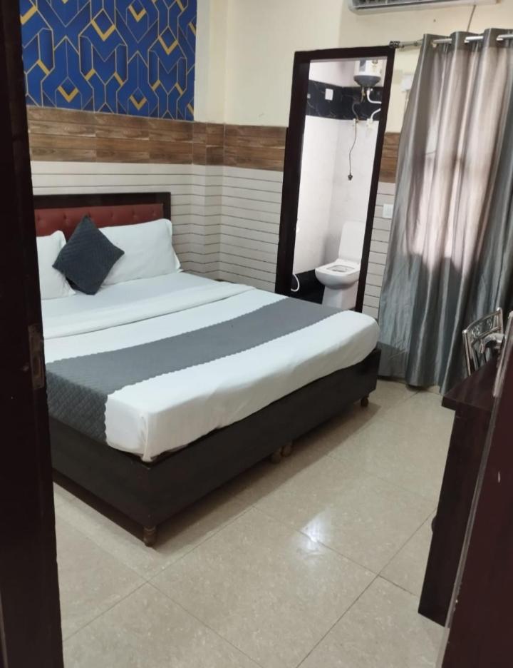 Hotel Aditya Residency Near Sector 63 Metro Station Noida Eksteriør billede