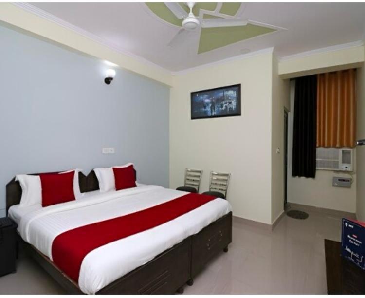 Hotel Aditya Residency Near Sector 63 Metro Station Noida Eksteriør billede