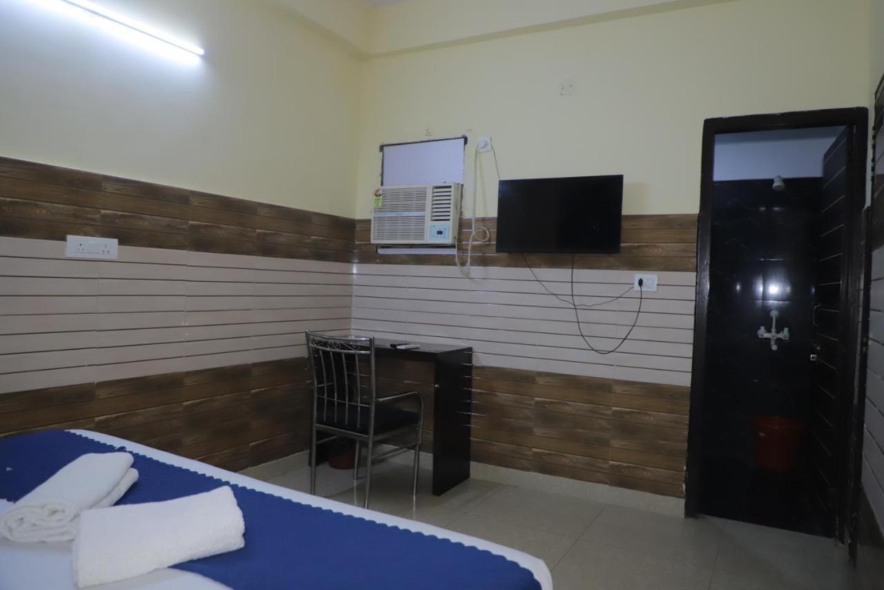 Hotel Aditya Residency Near Sector 63 Metro Station Noida Eksteriør billede