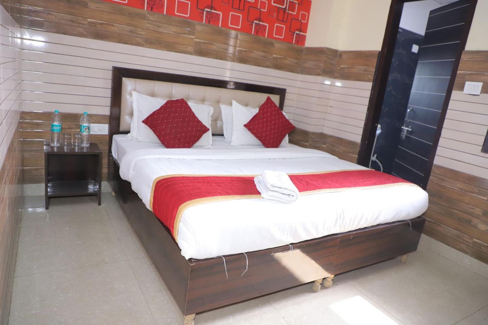 Hotel Aditya Residency Near Sector 63 Metro Station Noida Eksteriør billede